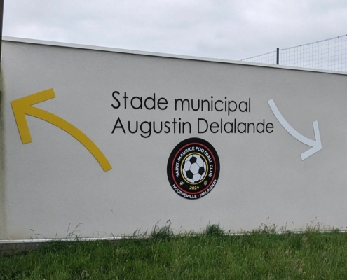 Réalisation d'une enseigne pour stade - Vue de face